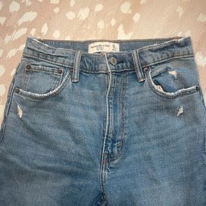 Abercrombie & Fitch Women’s size 25/0/XS High Rise Skinny Jeans SHORT length.